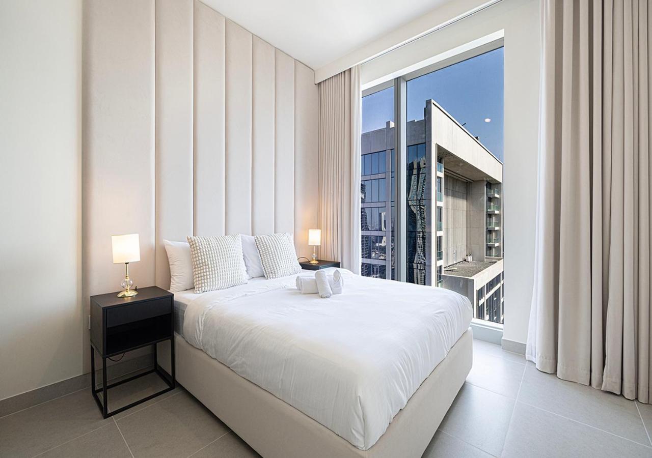 Luxury 4br In Downtown With Burj View Dubai